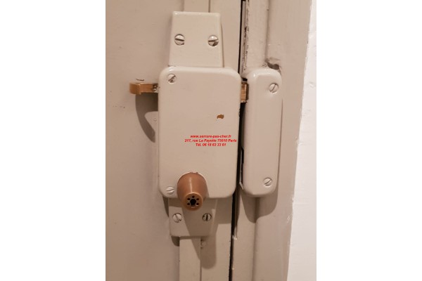 serrure izis verticale a tirage droite